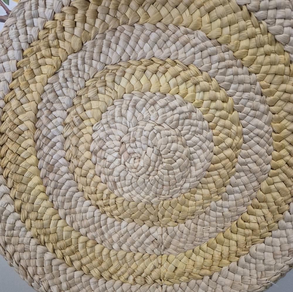Straw Purse - Picture 2 of 6